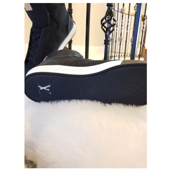 Louis Vuitton Men's Sneakers. - Picture 2 of 8